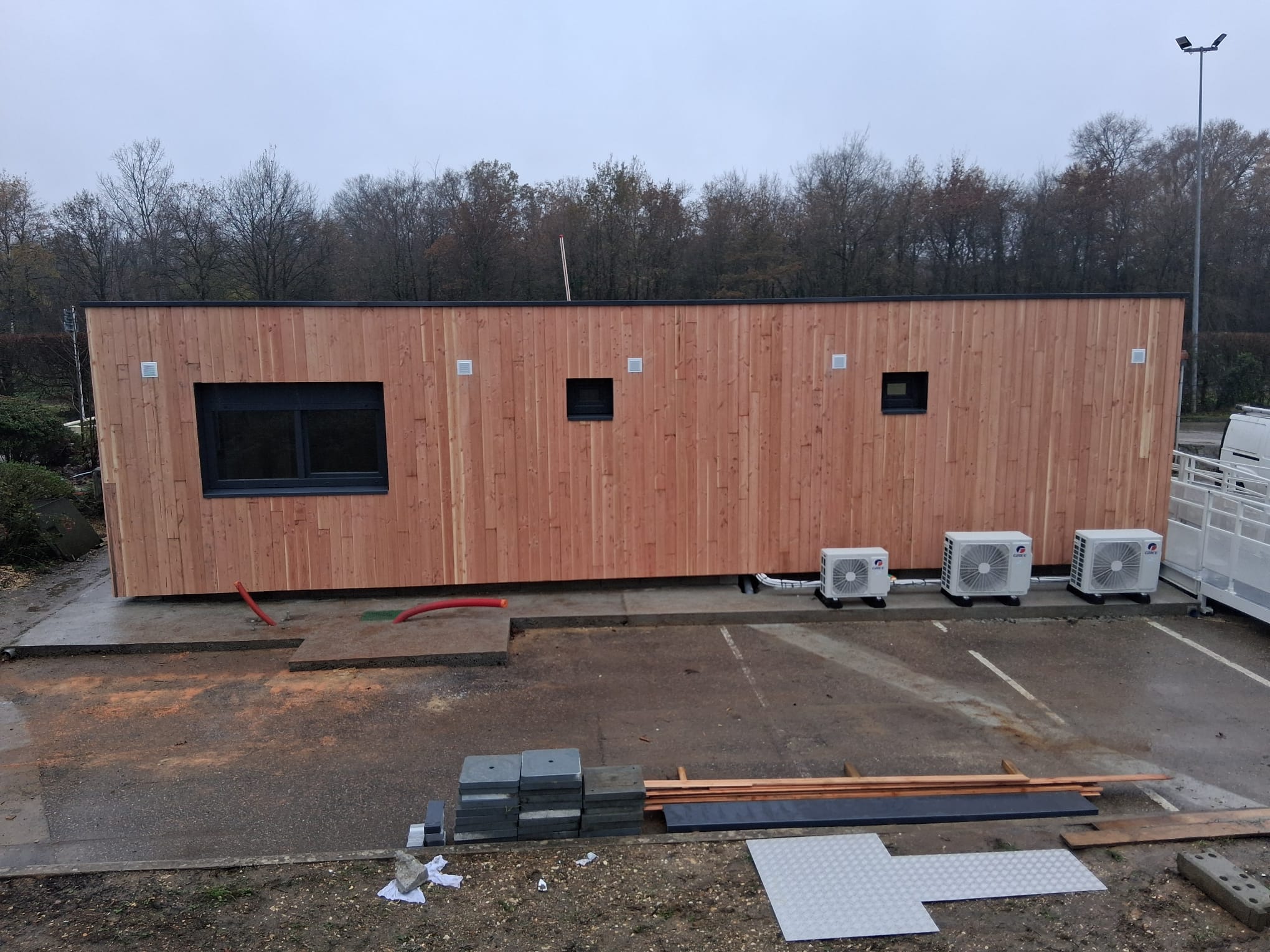 Bureaux modulaires en bardage bois